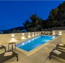 4 bedroom villa with heated pool and sea view in Vinišće, sleeps 8